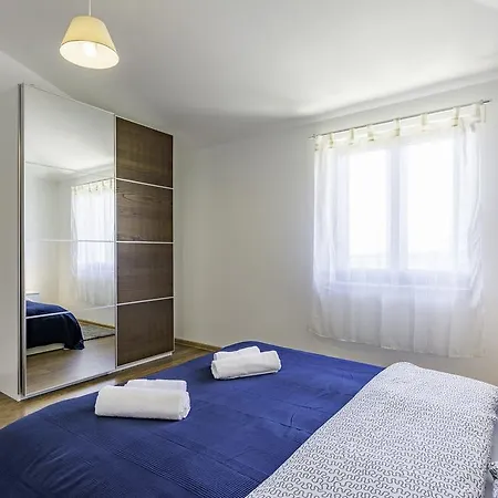 Sanja House With Apartamento